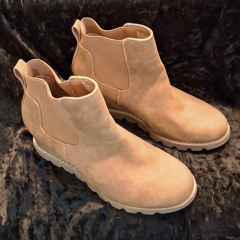 Universal Thread, Size 6 1/2, Heel Height 2 3/4"